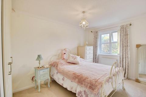 18 Bergman Close, Swindon, SN25 4XQ