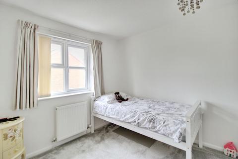 18 Bergman Close, Swindon, SN25 4XQ
