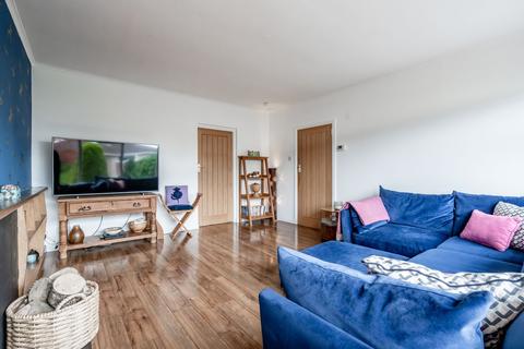 13 Kippen Drive, Clarkston, Glasgow, G76 8JG