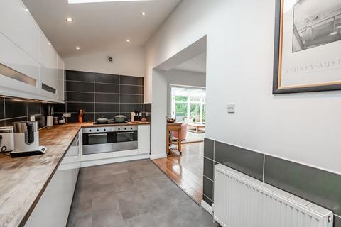 13 Kippen Drive, Clarkston, Glasgow, G76 8JG