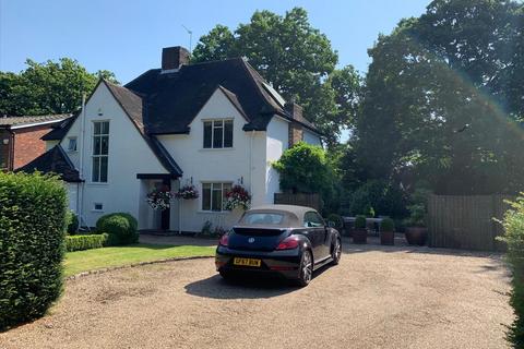 Oakwood Lodge Oakwood Close, Chislehurst, BR7 5DD