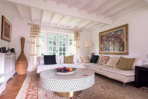 Oakwood Lodge Oakwood Close, Chislehurst, BR7 5DD