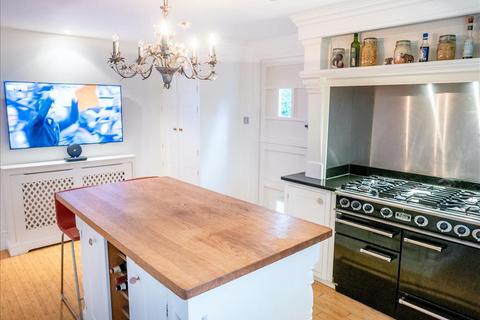 Oakwood Lodge Oakwood Close, Chislehurst, BR7 5DD