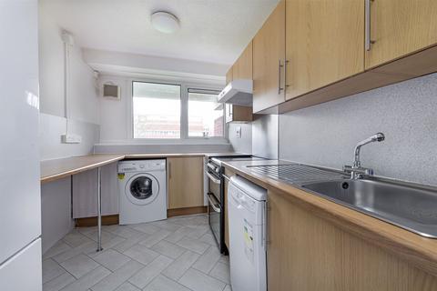 3 bedroom flat for sale, Goulden House, SW11 3HG