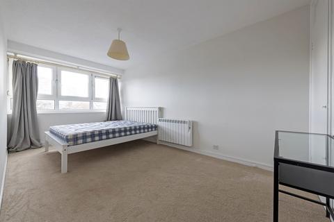 3 bedroom flat for sale, Goulden House, SW11 3HG
