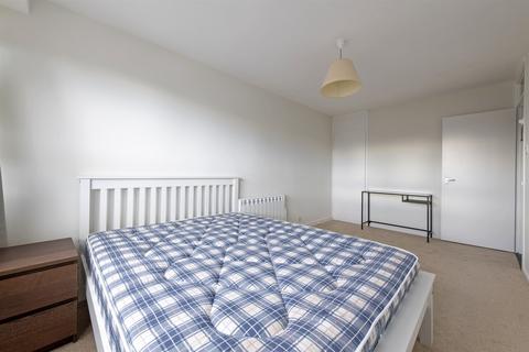 3 bedroom flat for sale, Goulden House, SW11 3HG