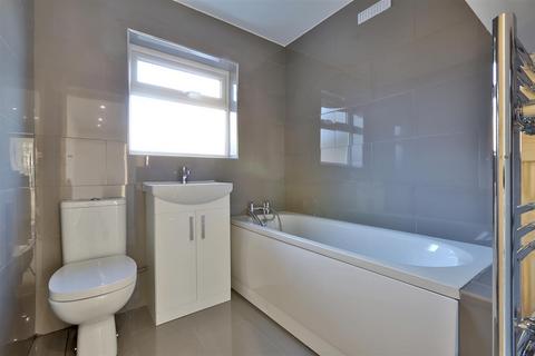undefined, Moselle Avenue, Wood Green, N22