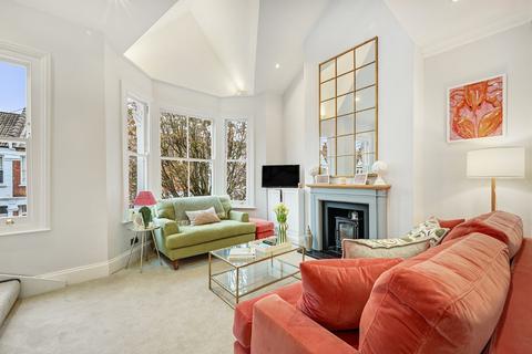 2 bedroom flat to rent, Rowallan Road, Fulham, London