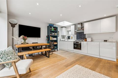 3 bedroom apartment for sale, Salcott Road, London, SW11