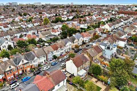 2 bedroom flat for sale, Southview Drive, Westcliff-on-sea, SS0 9