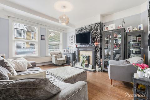 2 bedroom flat for sale, Southview Drive, Westcliff-on-sea, SS0 9