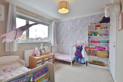 64 Doddsfield Road, Slough, SL2 2AH