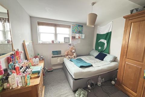 2 bedroom flat to rent, Cardigan Road, Leeds LS6