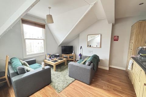 2 bedroom flat to rent, Cardigan Road, Leeds LS6