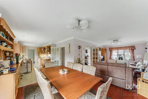 5 bedroom detached house for sale, Chalklands, Chelmsford CM2