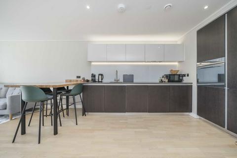 3 bedroom flat for sale, Pump House Crescent, Brentford TW8