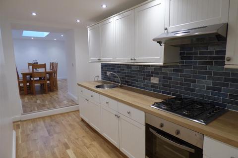 4 bedroom flat to rent, Fairfax Place, Dartmouth