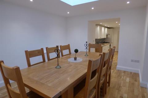 4 bedroom flat to rent, Fairfax Place, Dartmouth