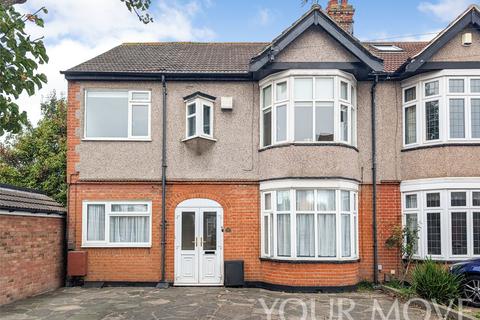 26a Gilbert Road, Romford, RM1 3BX