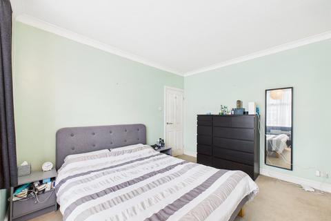26a Gilbert Road, Romford, RM1 3BX