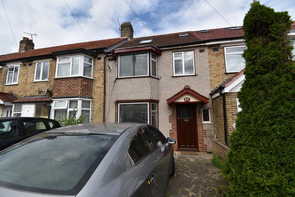 Spacious 4-Bedroom Terraced House to Rent – Ber