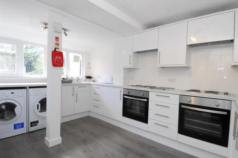7 bedroom house share to rent, 35 North Road East