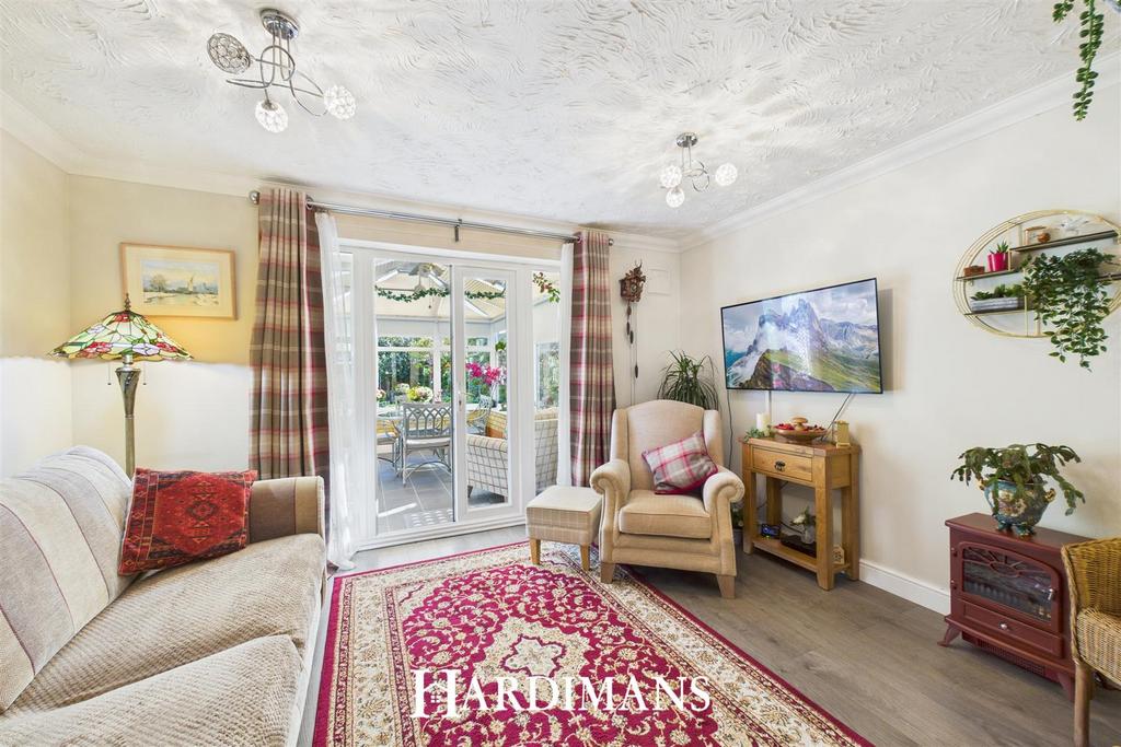 CAM01288 G0-PR0328-STILL011.jpg