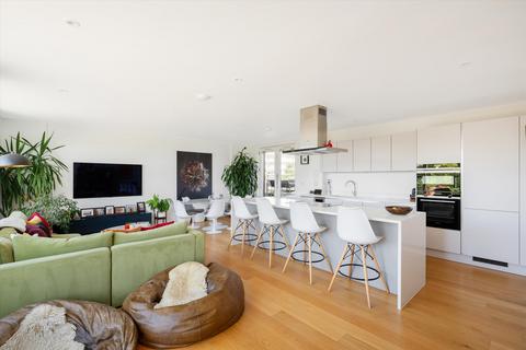 3 bedroom flat to rent, Tollgate Gardens, London, NW6.