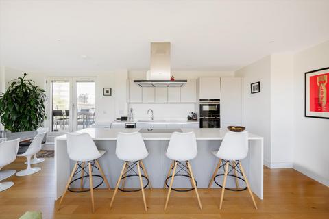 3 bedroom flat to rent, Tollgate Gardens, London, NW6.