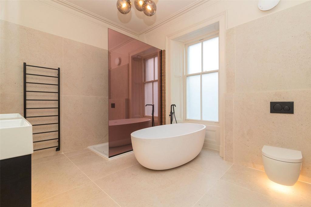 Principal Bathroom