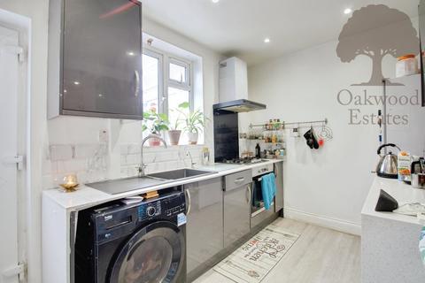 3 bedroom terraced house to rent, Trelawney Avenue, Langley SL3