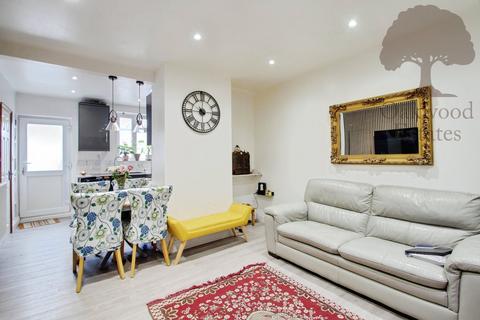 3 bedroom terraced house to rent, Trelawney Avenue, Langley SL3