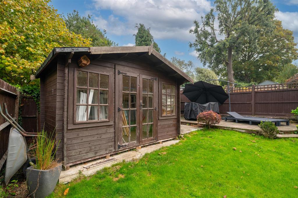 1 Castle Close externals-4.jpg