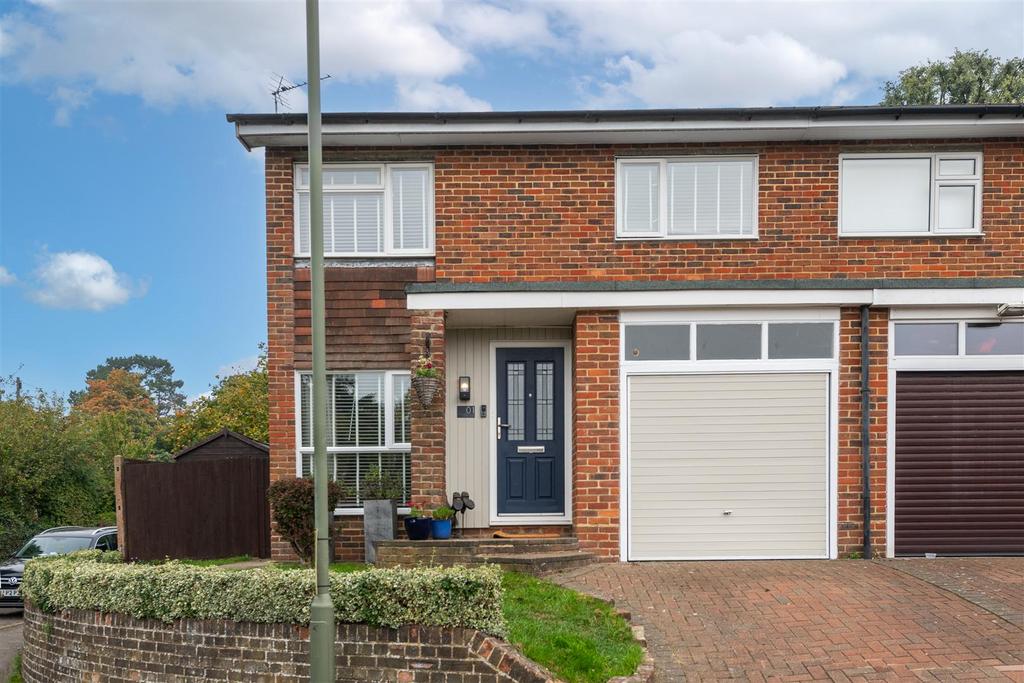 1 Castle Close externals-12 sky.jpg