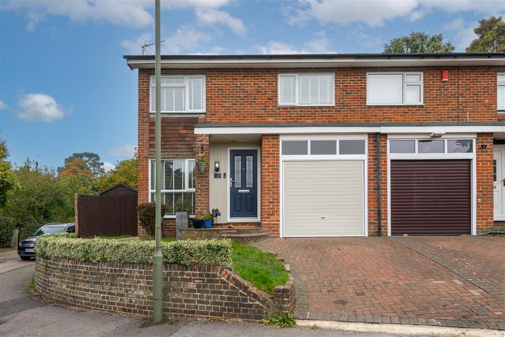 1 Castle Close externals-13 sky.jpg