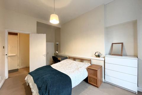 2 bedroom flat to rent, High Street, Glasgow, G4
