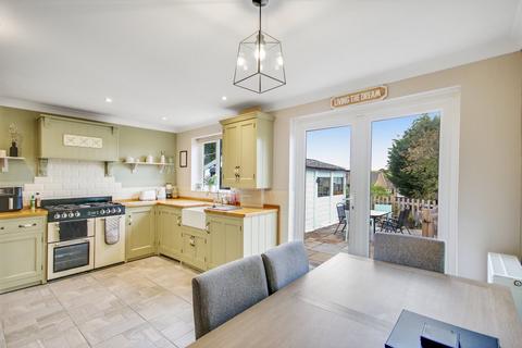 46 Forest View Road, East Grinstead, RH19 4AR