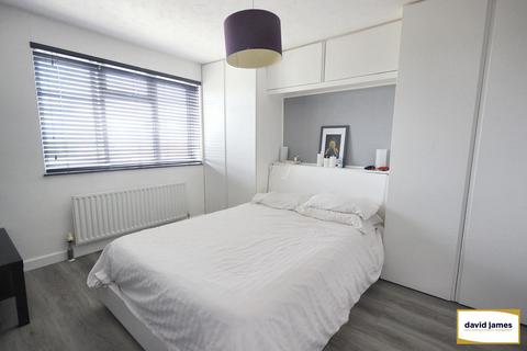3 bedroom terraced house for sale, Beauchamp Road, London