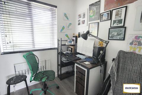 3 bedroom terraced house for sale, Beauchamp Road, London