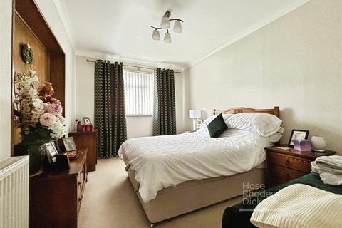 4 bedroom semi-detached house for sale, Mayfield Drive, Newport, Isle of Wight