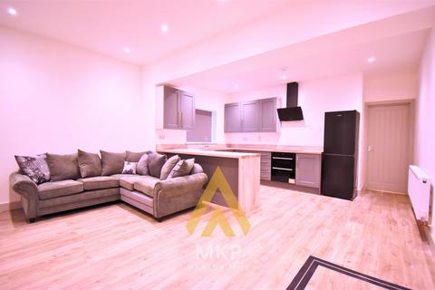 5 bedroom terraced house to rent, Heeley Road, Birmingham B29