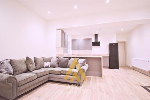 5 bedroom terraced house to rent, Heeley Road, Birmingham B29