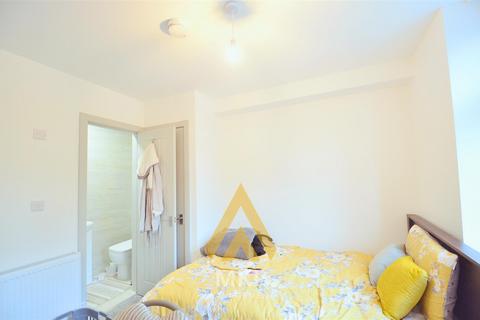 5 bedroom terraced house to rent, Heeley Road, Birmingham B29