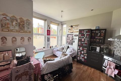 1 bedroom flat to rent, Brudenell Grove, Leeds LS6