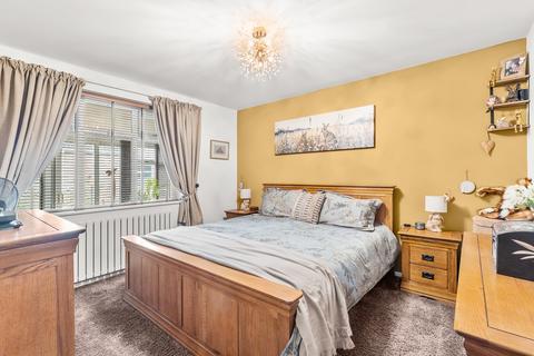 10 Cliffe Avenue, Harden, Bingley, BD16 1LN