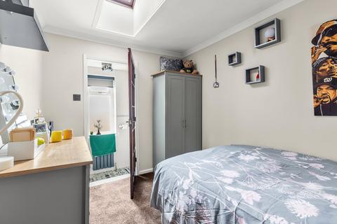 10 Cliffe Avenue, Harden, Bingley, BD16 1LN