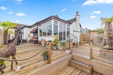 10 Cliffe Avenue, Harden, Bingley, BD16 1LN