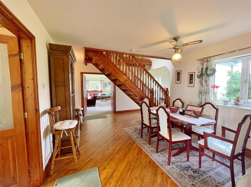 Dining area / hallway