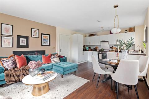 2 bedroom flat for sale, Schoolgate Drive, Morden SM4