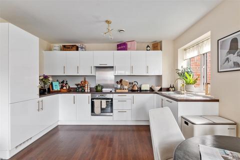 2 bedroom flat for sale, Schoolgate Drive, Morden SM4